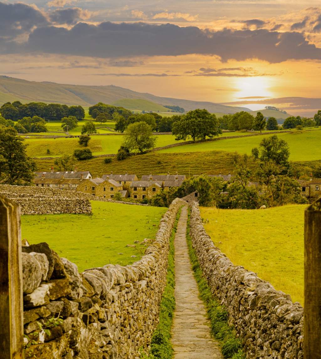 Savills UK | Farms, Estates & Development Land | Find Rural Property
